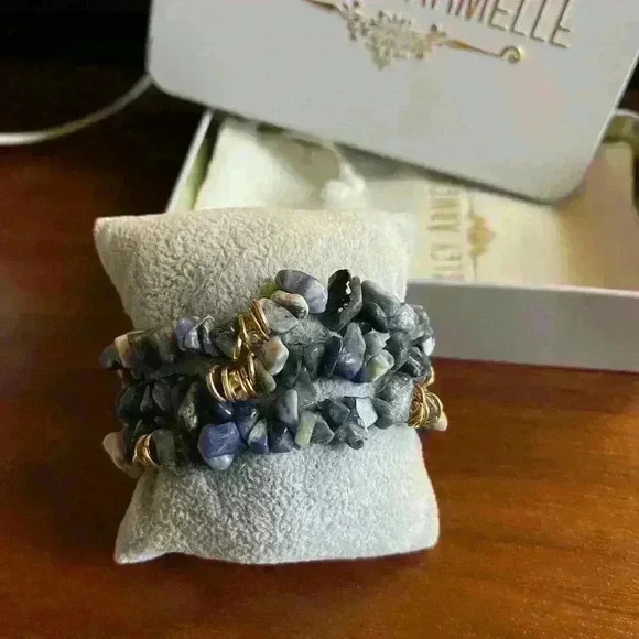Kinsley Armelle indigo cluster bracelet set. - Picture 2 of 3
